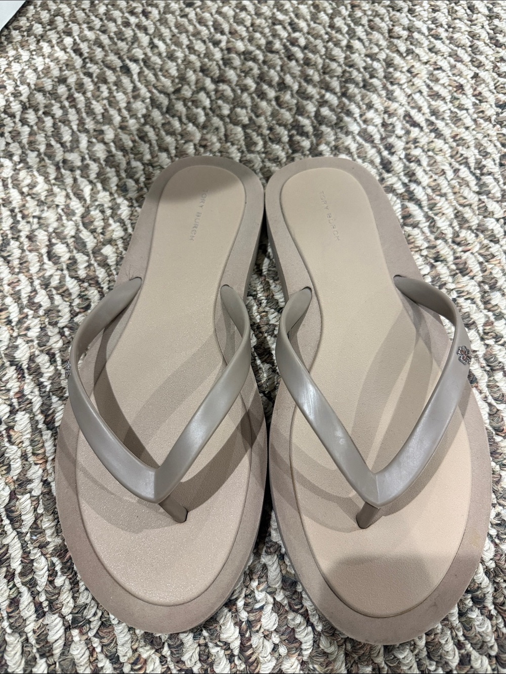 Tory Burch KIRA PADDED FLIP-FLOP - Mountain Gray / Silver
